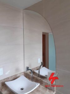 Espelho 4mm modelado instalado colado Help Temperados Vidracaria em Sao Goncalo RJ